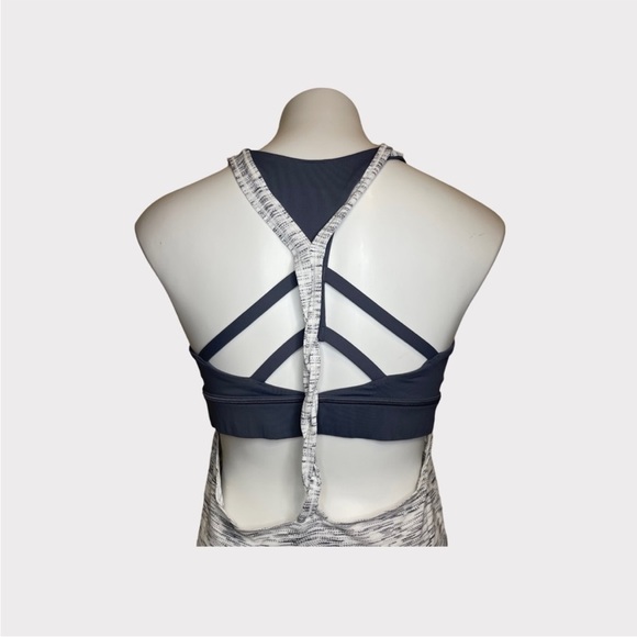 Lululemon built-in, sports bra, tank top. SZ 6. Perfect condition! Twisted back! - Picture 3 of 6